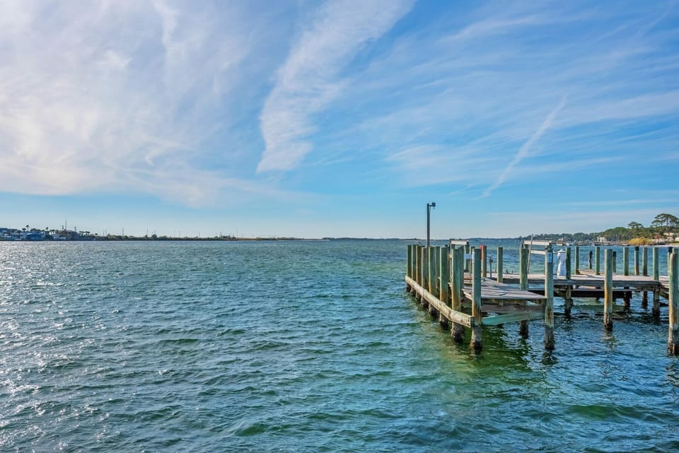 Pirates Bay Marina