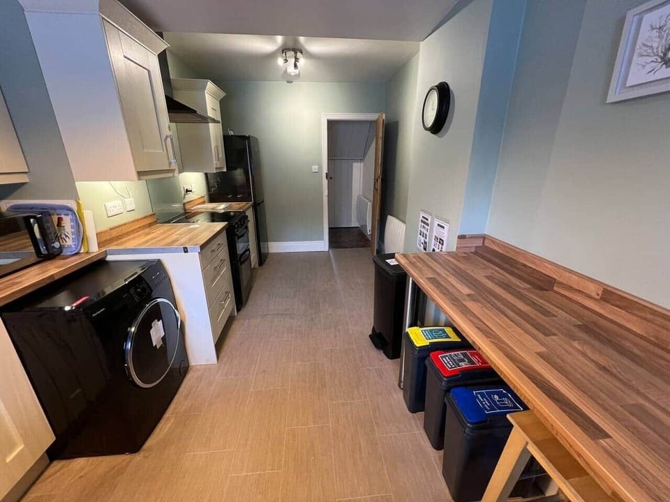 Kitchen with washing machine