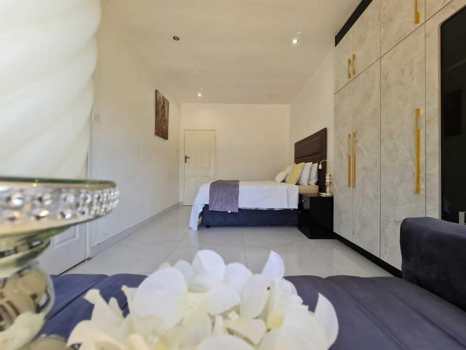 Executive Double Room, Garden View | Free WiFi, bed sheets