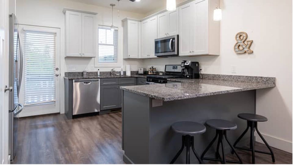 Fully Equipped Kitchen with Bar Seating for 3