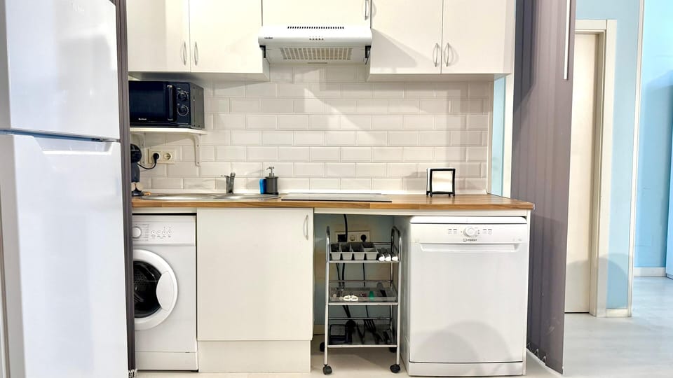 Standard Studio, Balcony | Private kitchen