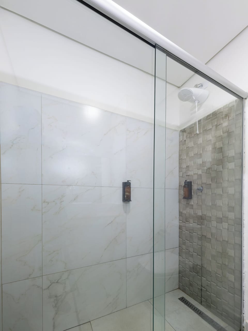 Deluxe Double Room | Bathroom | Shower, towels, soap, shampoo