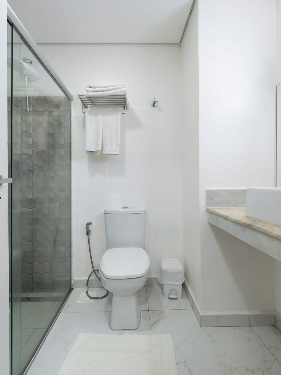 Deluxe Double Room | Bathroom | Shower, towels, soap, shampoo