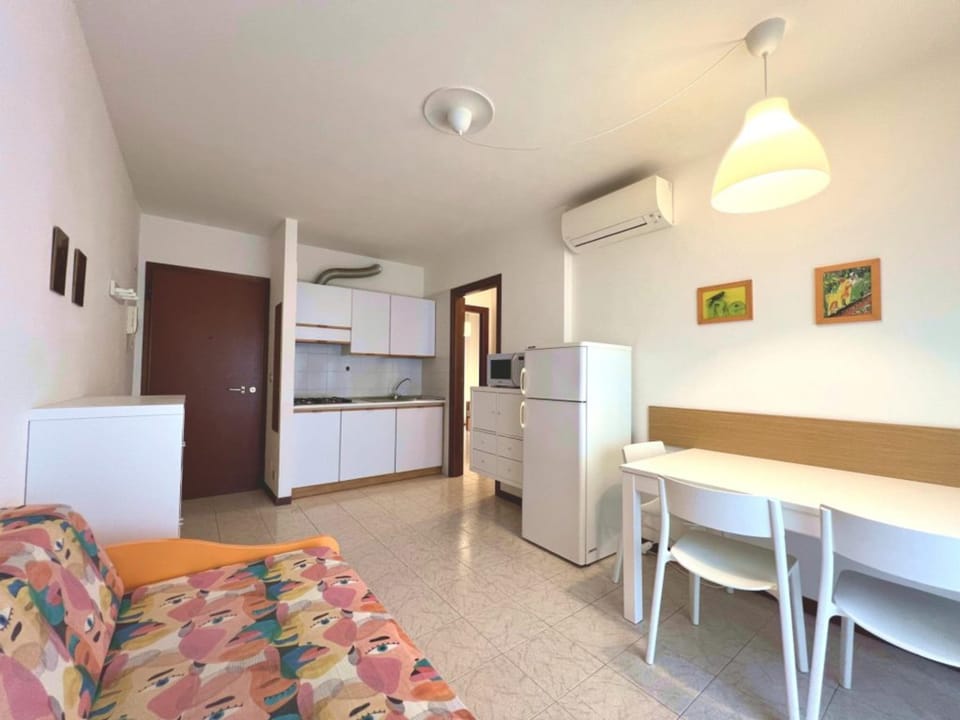 Apartment, 2 Bedrooms, Balcony, City View | Interior