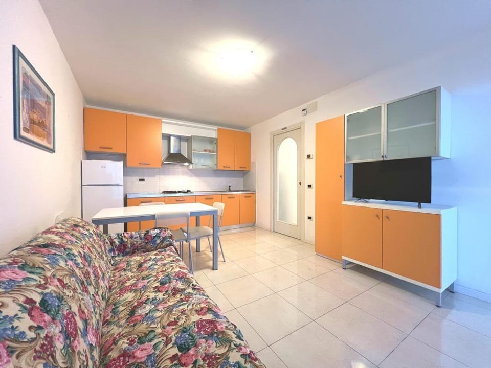 Apartment, 1 Bedroom, Garden View | Living area