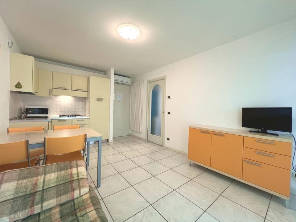 Apartment, 1 Bedroom, Balcony, City View | Room amenity