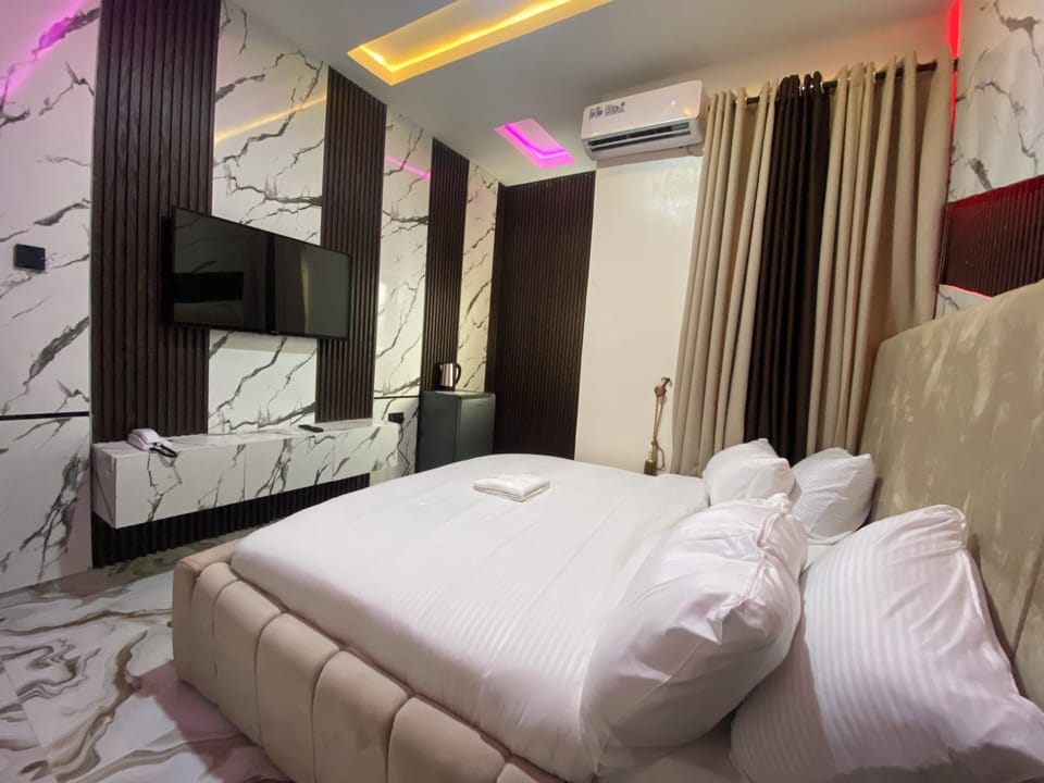 Comfort Room, Multiple Beds, Air conditioning, Resort View | Desk, laptop workspace, free WiFi