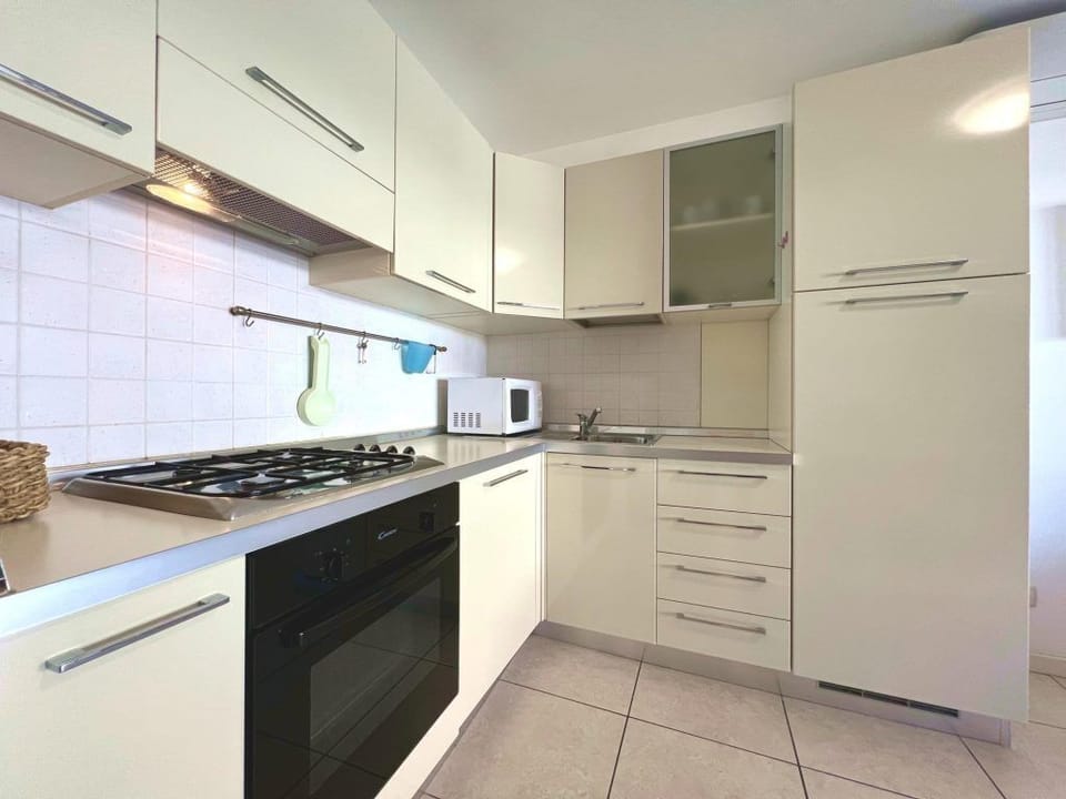Apartment, 1 Bedroom, Balcony, City View | Interior