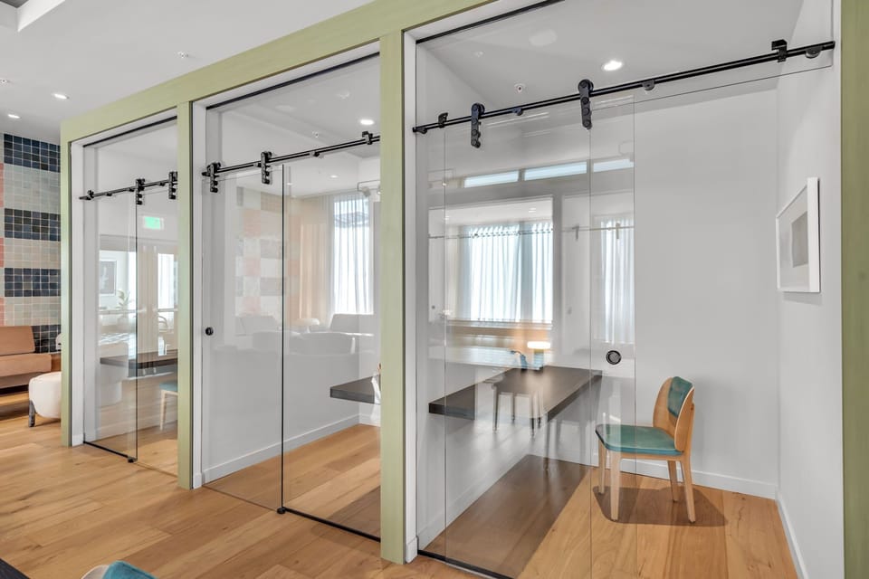 We understand the needs of digital nomads. These individual "focus pods" offer a quiet, professional environment separate from the communal lounge, perfect for taking video calls.