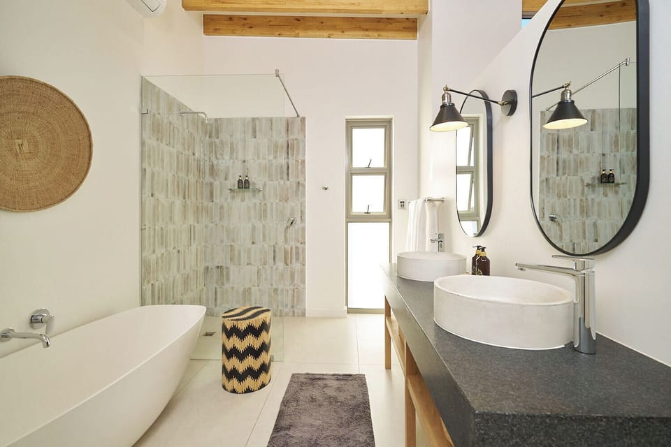 Luxury Suite, Hot Tub | Bathroom | Separate tub and shower, eco-friendly toiletries, hair dryer, towels