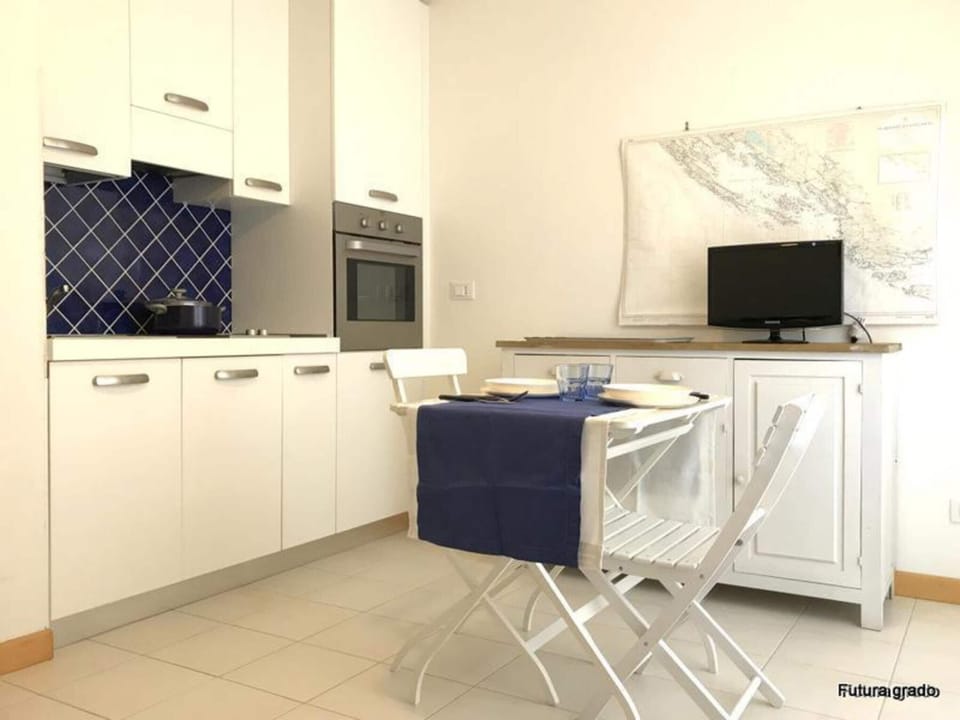 Apartment, 1 Bedroom, Balcony, City View | Interior