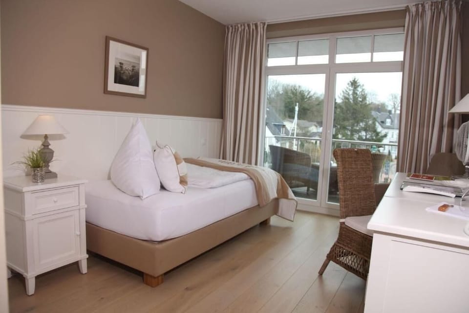 Single Room (Thor Heyerdahl with Land Side) | Premium bedding, minibar, desk, cribs/infant beds