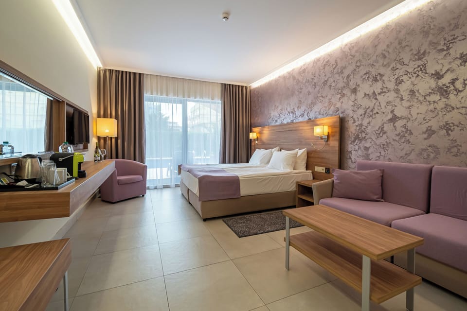 Deluxe Double Room | In-room safe, desk, soundproofing, free cribs/infant beds
