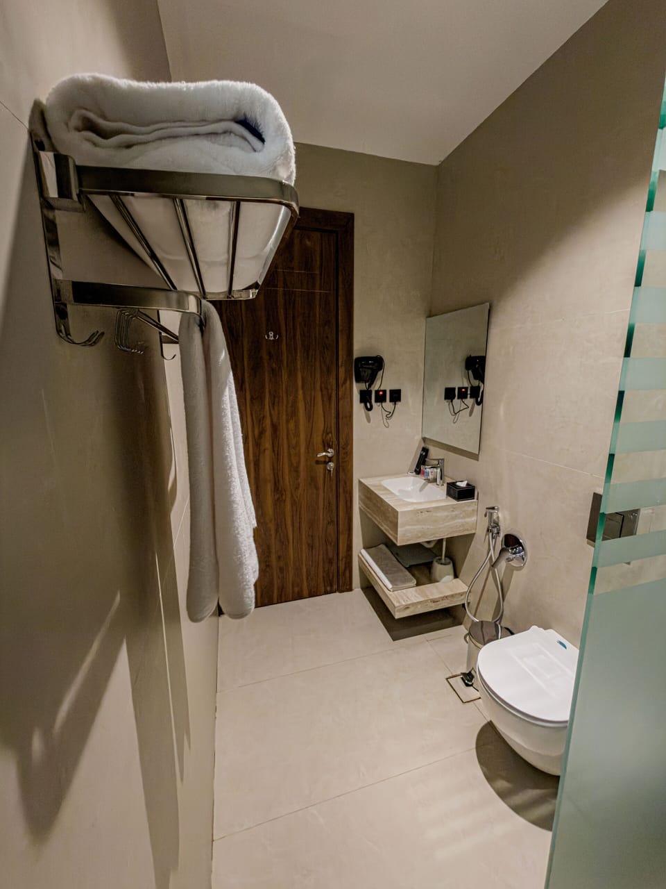 Apartment | Bathroom | Shower, hair dryer, bidet, towels