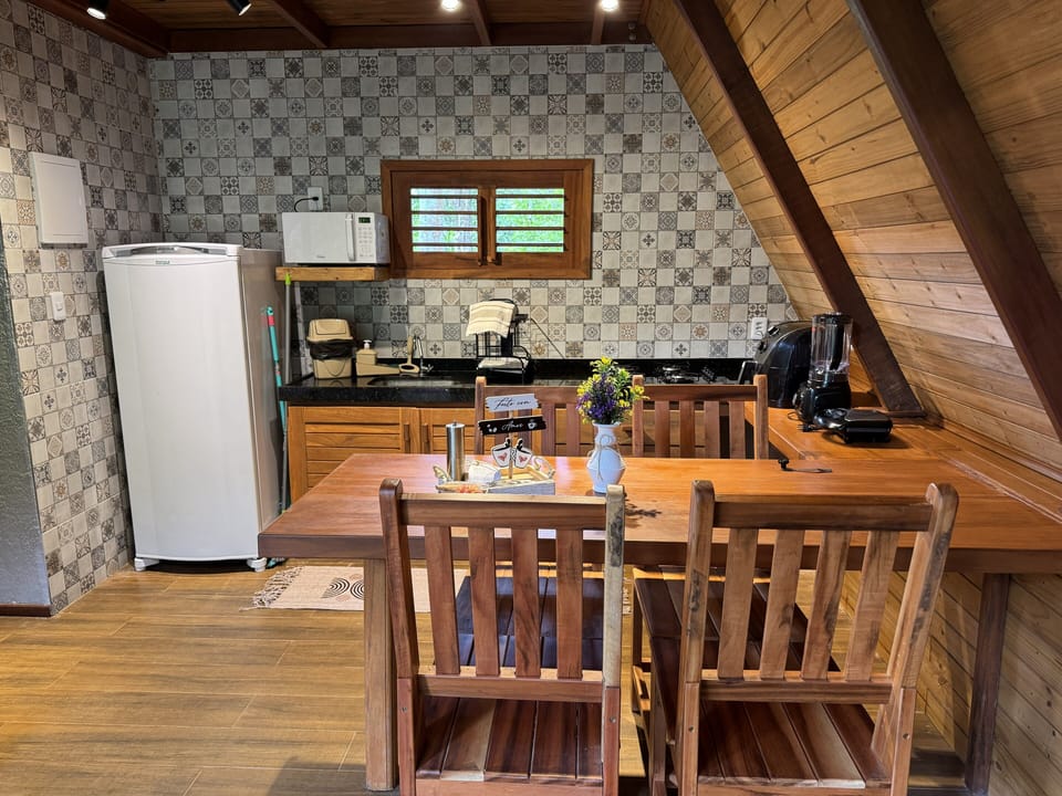 Comfort Cabin, 1 Double Bed with Sofa bed, Air conditioning, Garden View | Private kitchen | Fridge, microwave, stovetop, cookware/dishes/utensils