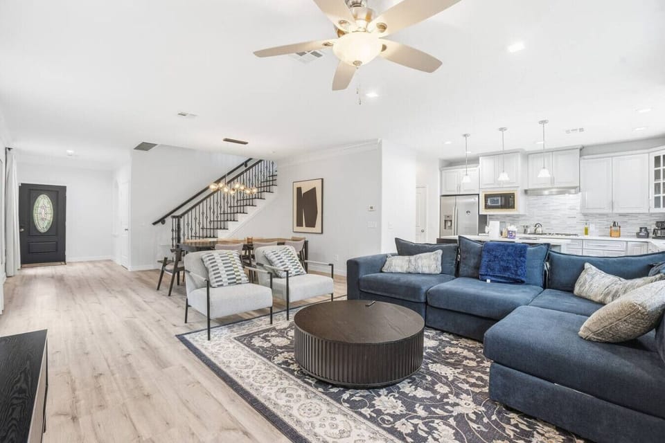 Spacious main floor with comfortable seating, modern finishes, and an easy flow between lounging, dining, and cooking—ideal for unwinding or spending time together.
