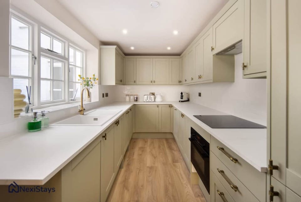 House | 4 bedrooms, high-speed internet
