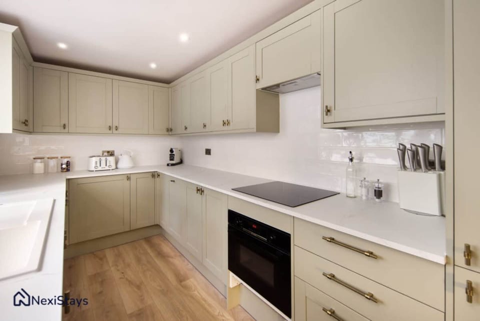 House | 4 bedrooms, high-speed internet