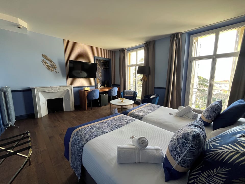 Luxury Double Room, Garden View | In-room safe, blackout drapes, free WiFi, bed sheets