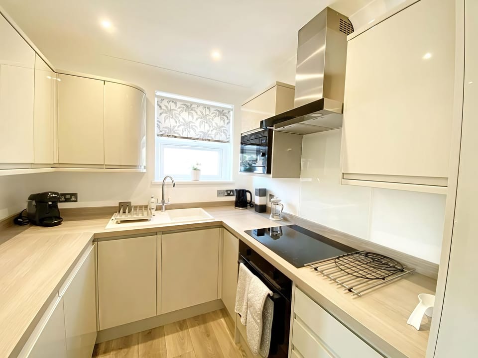 Dishwasher, cookware/dishes/utensils