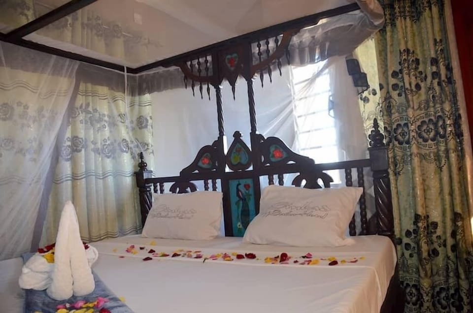 Standard Double Room | Free WiFi, bed sheets