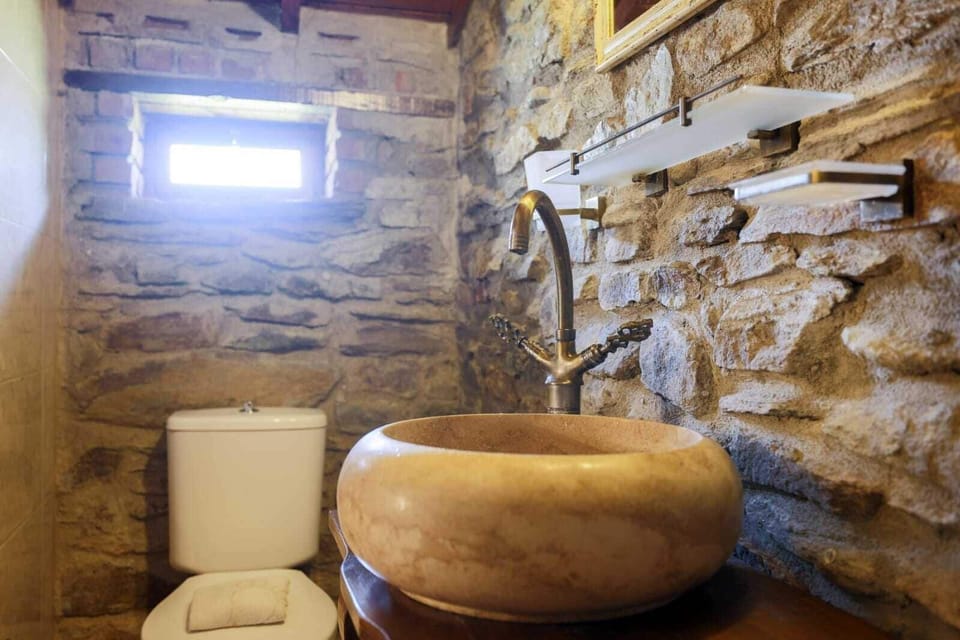 Comfort Suite, Courtyard View | Bathroom