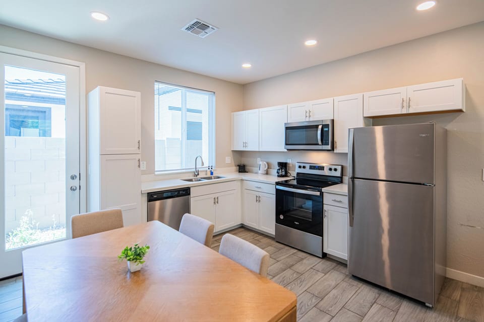 Double Room, Non Smoking, Patio | Private kitchen | Full-size fridge, microwave, oven, stovetop