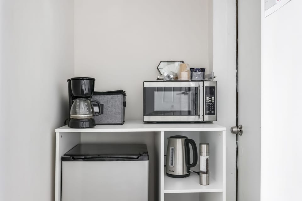 Standard Room, 1 Double Bed, Kitchenette (Self check-in) | Private kitchenette | Fridge, microwave, coffee/tea maker, electric kettle