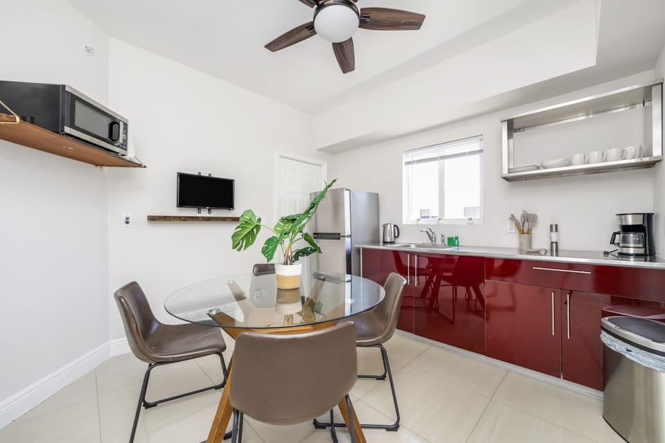 Deluxe Studio, 1 Queen Bed, Kitchenette (Self check-in) | Private kitchen | Fridge, microwave, coffee/tea maker, electric kettle