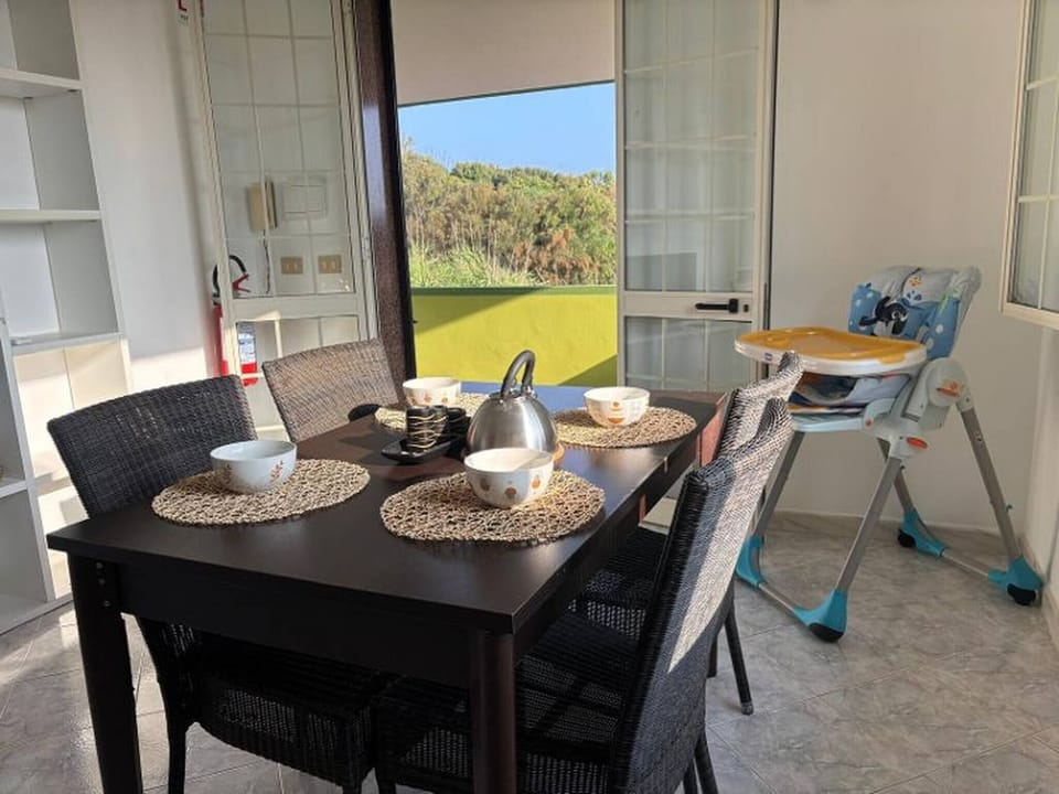 Apartment, 2 Bedrooms, Smoking, Private Pool | Dining room