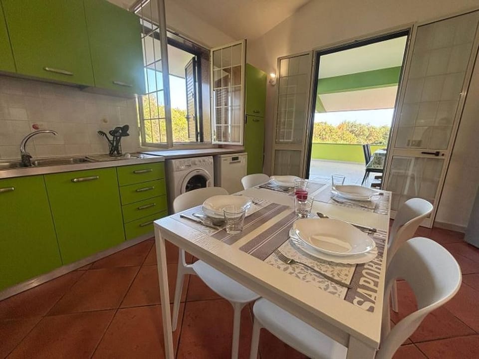 Apartment, 2 Bedrooms, Smoking, Private Pool | Dining room