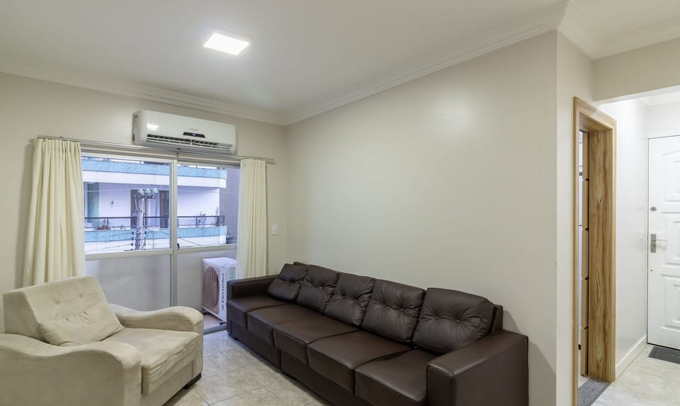 Basic Apartment | Living area