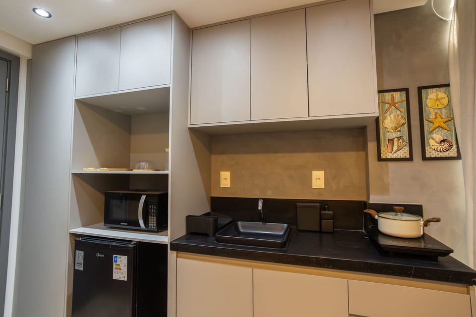 Panoramic Apartment | Private kitchen | Microwave, stovetop, blender, cookware/dishes/utensils