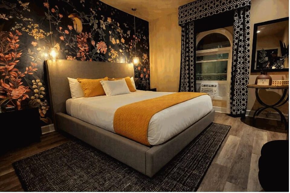 Deluxe Room, 1 King Bed, Private Bathroom, City View | In-room safe, laptop workspace, iron/ironing board, free WiFi