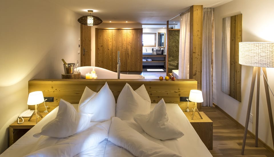 Suite | Frette Italian sheets, hypo-allergenic bedding, down comforters
