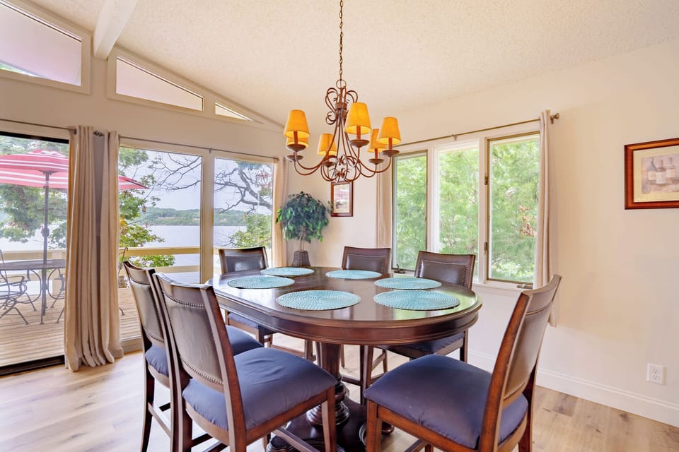 59 Mallard dining area