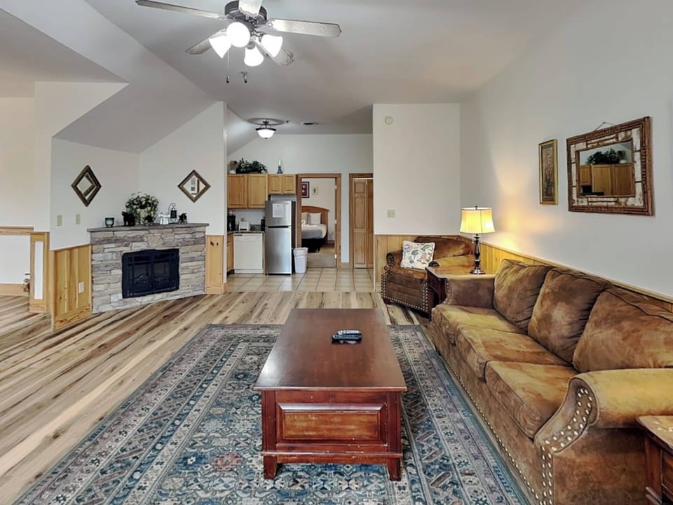 Condo (3 Bedrooms) | Property amenity