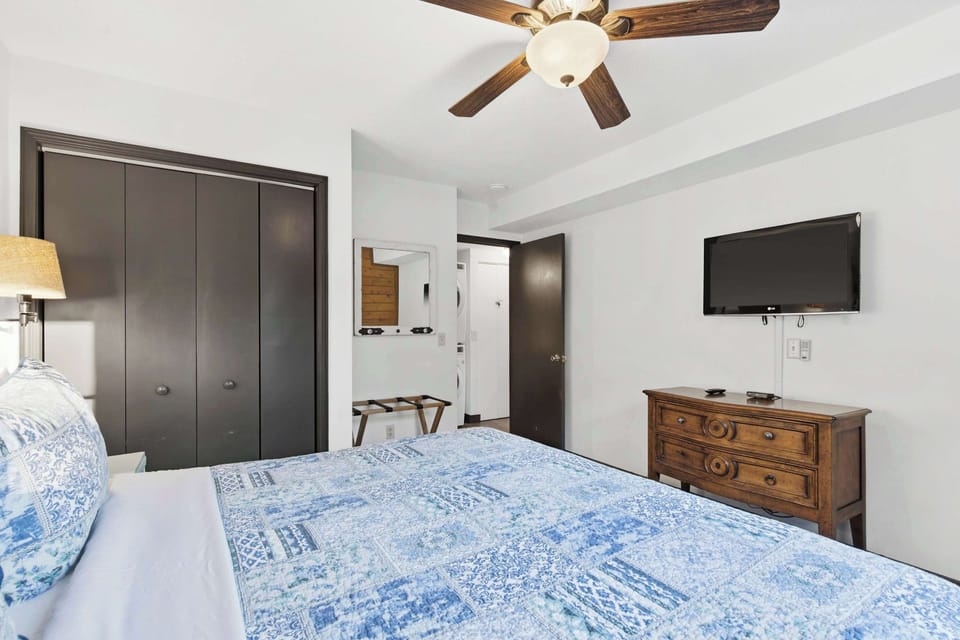 Cabin, Multiple Beds, Patio, Garden View (The Traveler’s Nest) | 2 bedrooms, individually decorated, individually furnished, bed sheets