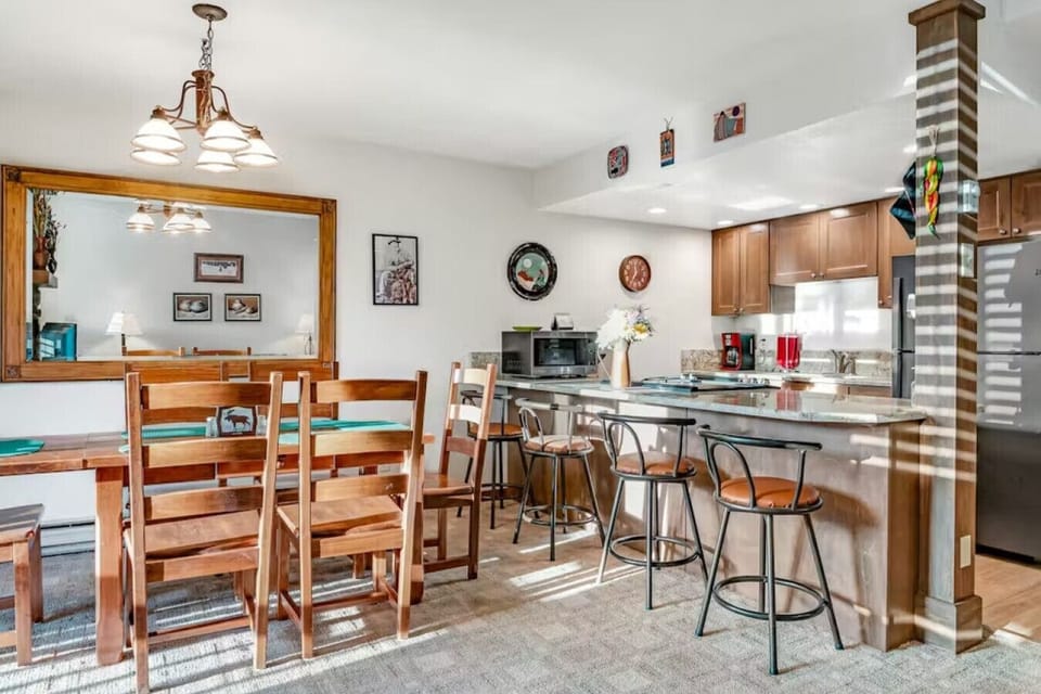 Dining Area | Seating for Six | Natural Light