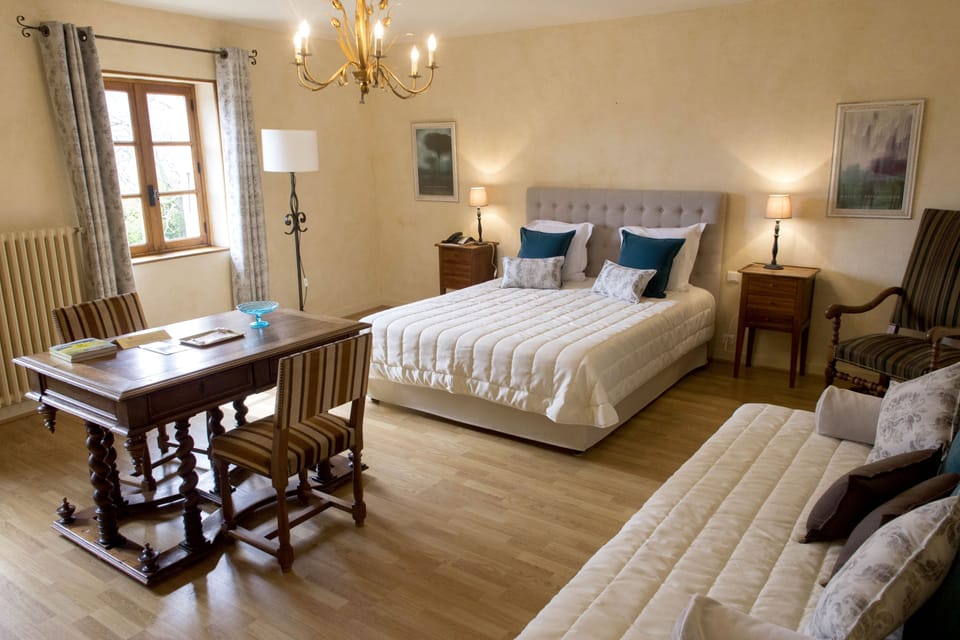Superior Double Room | Desk, blackout drapes, soundproofing, free WiFi