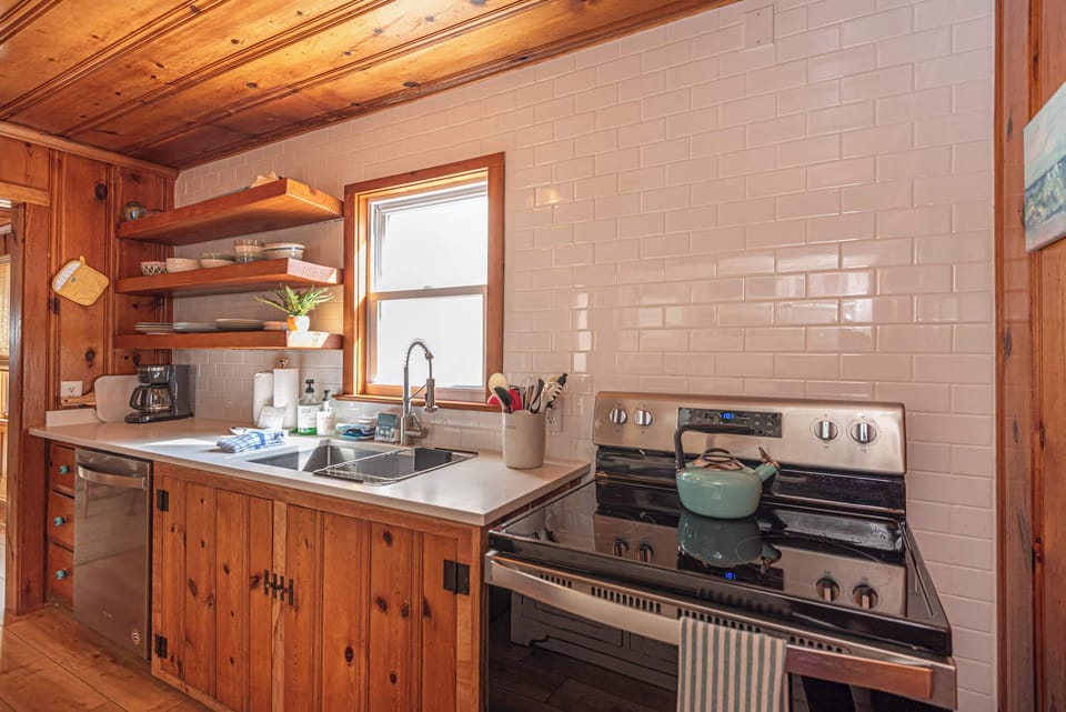 Kitchen in Bottom Unit A
