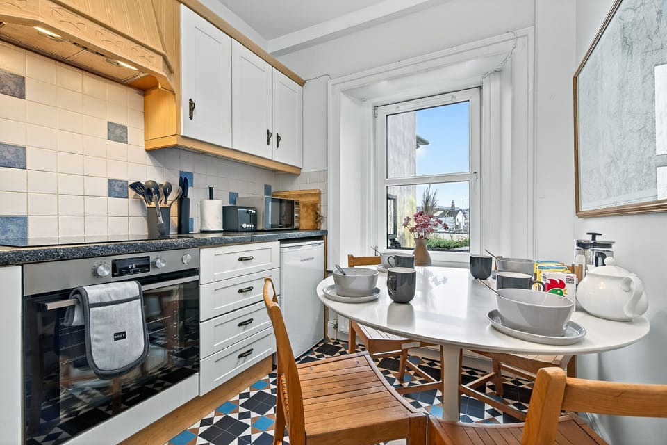 Bright and fully equipped kitchen