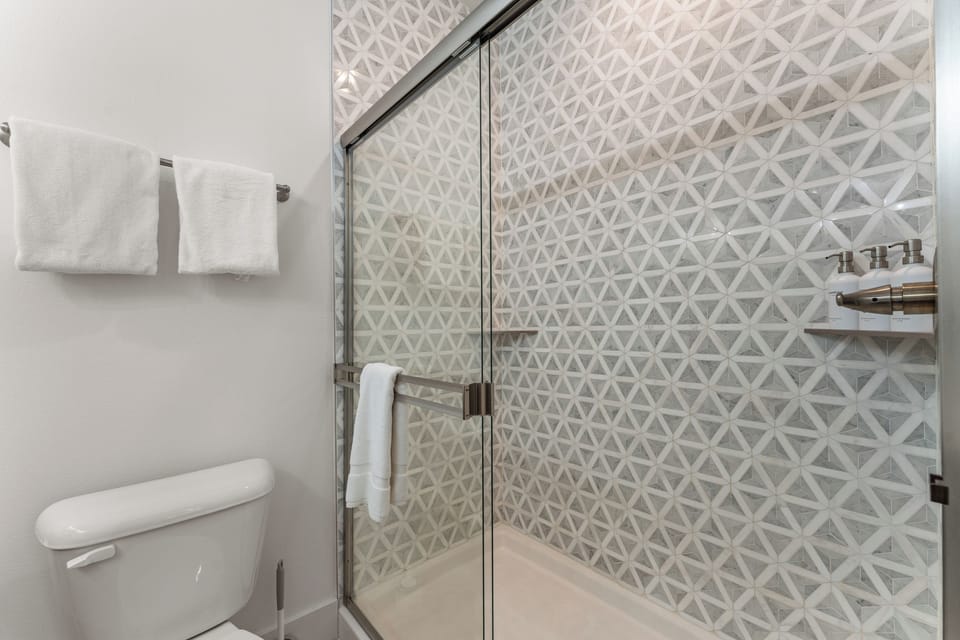 Main Level King Bath