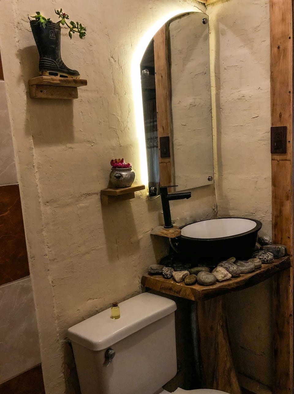 Family Cabin, Fireplace, Mountain View | Bathroom | Shower, rainfall showerhead, free toiletries, towels
