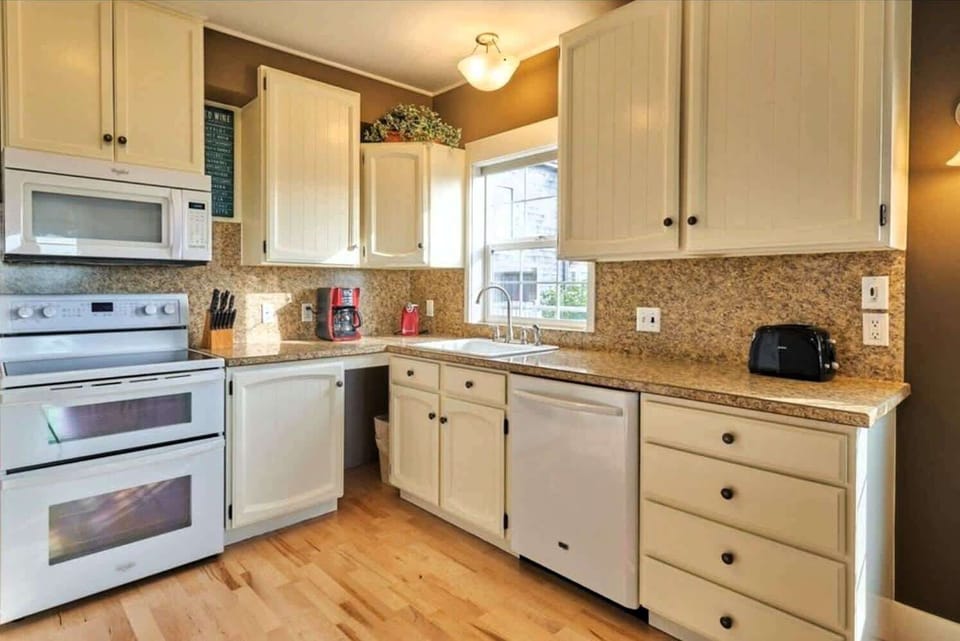 Clean and spacious kitchen with modern appliances, and a bright, welcoming cooking space.