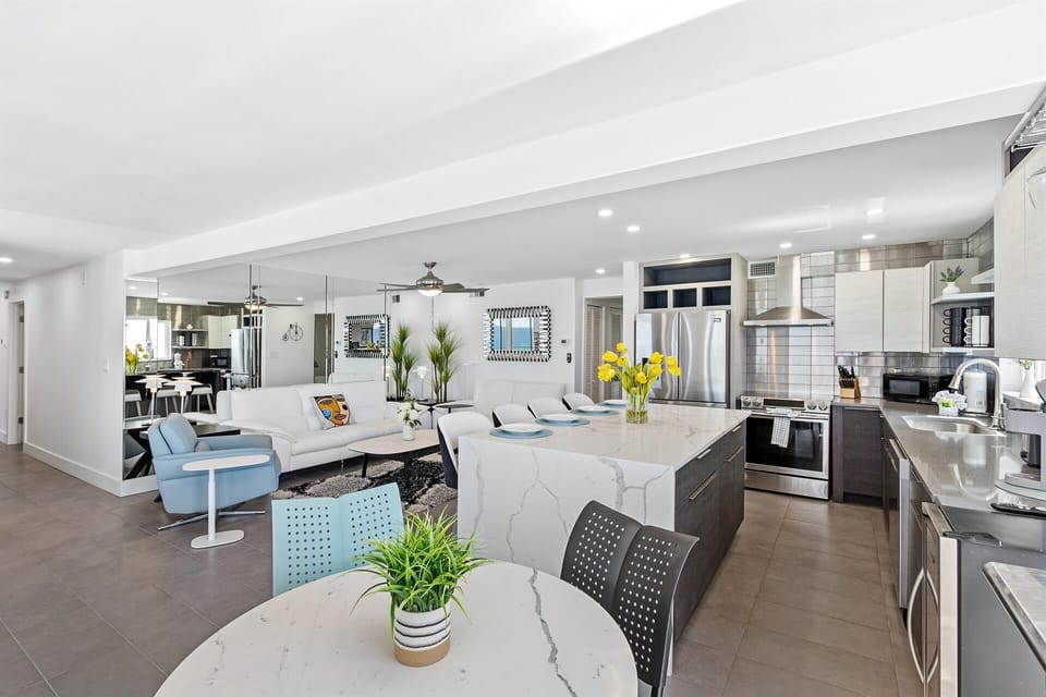 Condo, Multiple Beds (Shoreline Towers 2066) | Interior