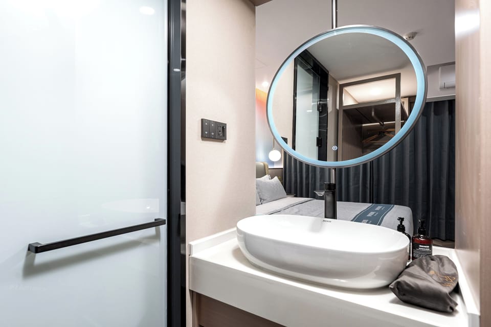 Shower, hair dryer, towels, shampoo