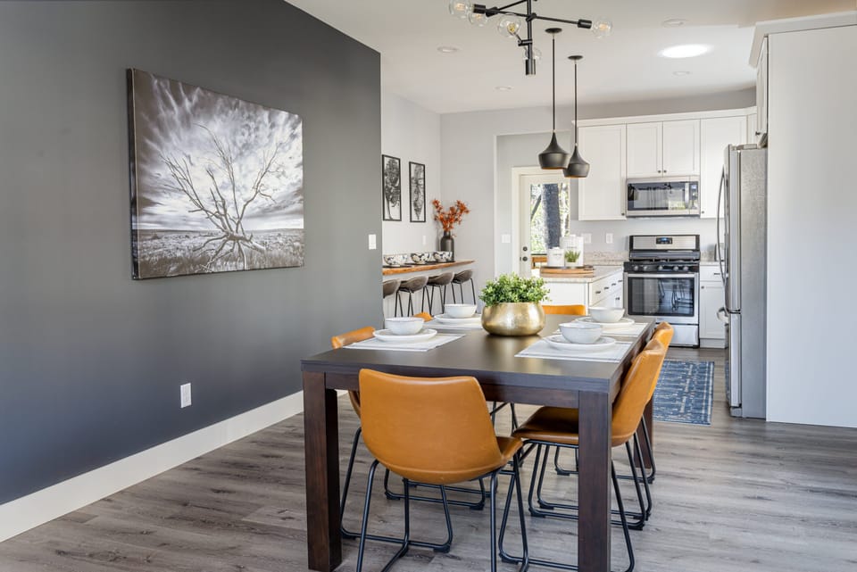 Dining Area with Table for 6