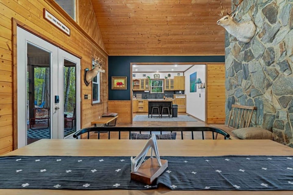 Looking toward Kitchen