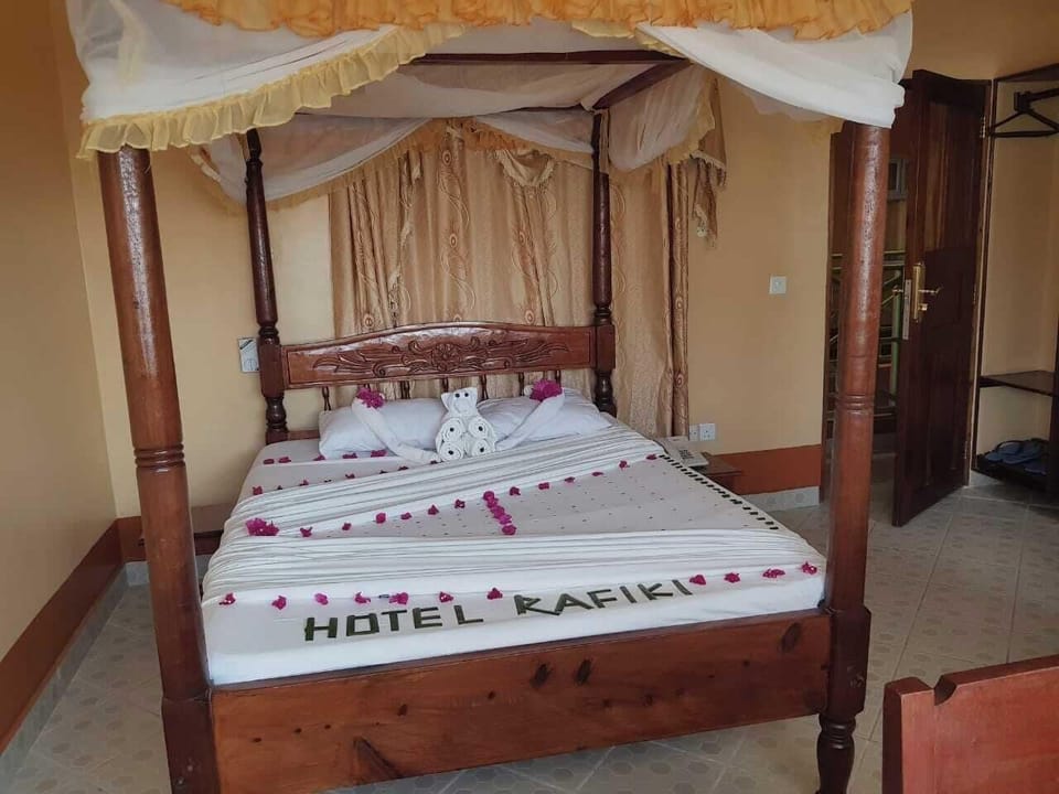 Deluxe Single Room | Free WiFi, bed sheets